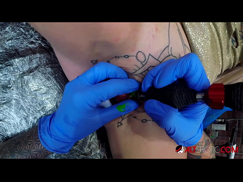 ❤️ E dashura jashtëzakonisht e bërë me tatuazhe, Sully Savage, bëri një tatuazh në klitorisin e saj ❤️❌ Porno shtëpie në sq.battlepass-bonuse.ru ❌